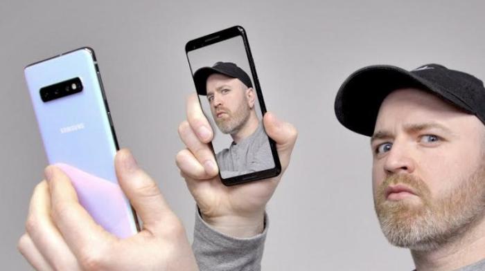 Samsung galaxy s10 face unlock beaten photo